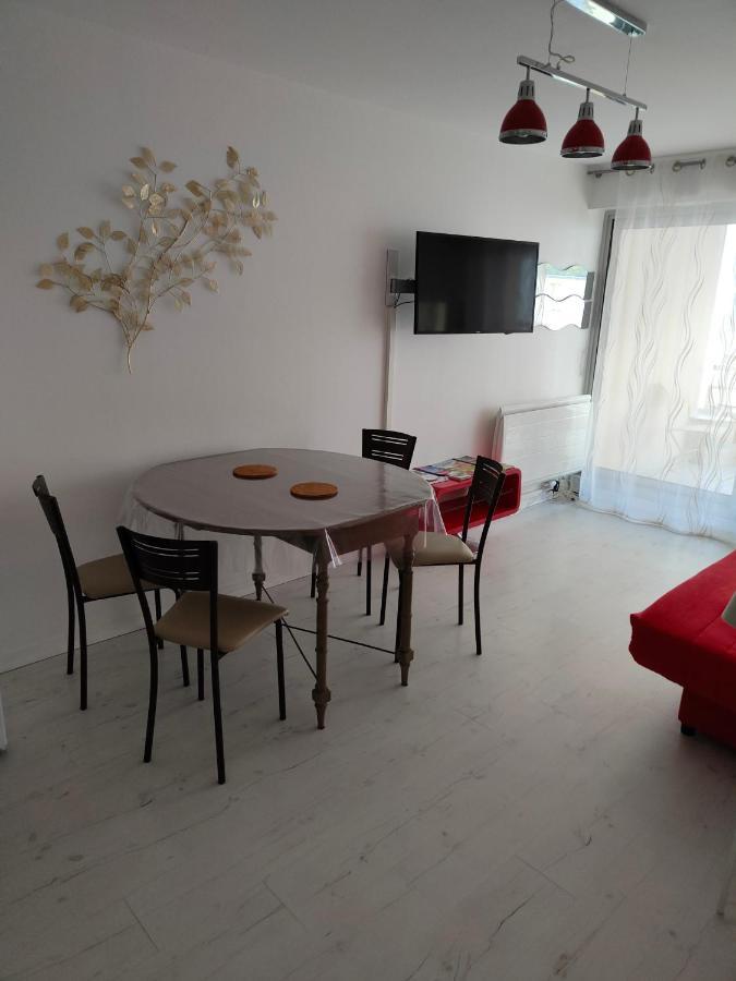 Appartement 2 Pieces Avec Une Grande Terrasse, 3 Etoiles, Wifi, Box Pour Vehicule Et Velos Les Sables-dʼOlonne Eksteriør bilde